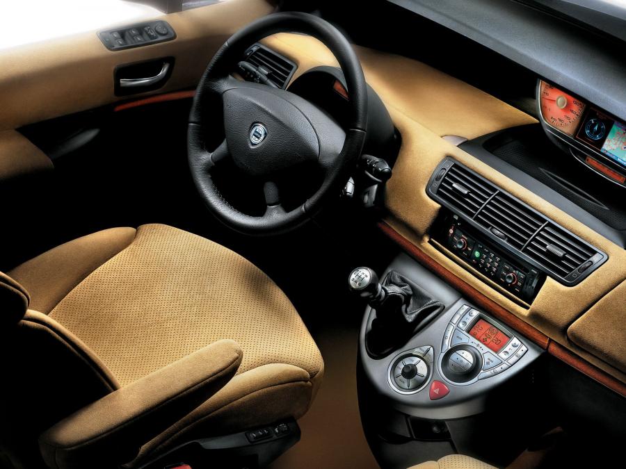  Lancia Phedra 2002 года  (фото 6 из 123)